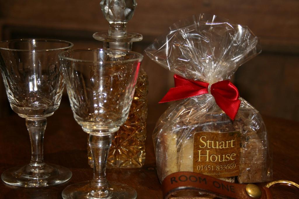 Stuart House Boutique Bedrooms Stow-on-the-Wold Екстериор снимка